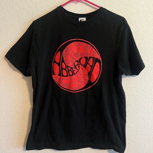 Abbey Road Tops - Abbey Road Graphic Shirt Size Medium